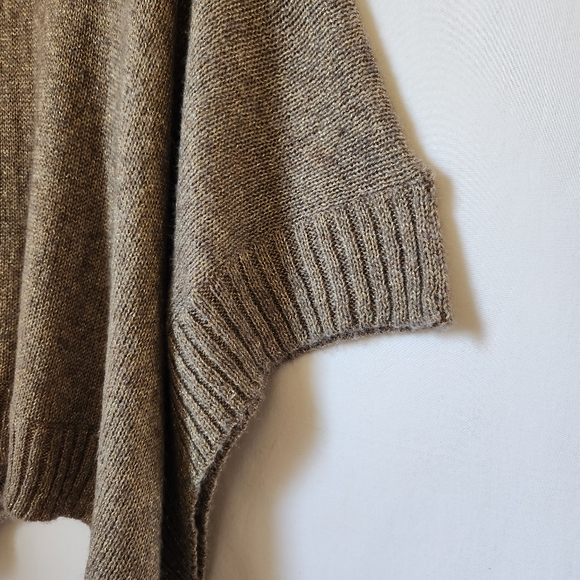 NWT Tommy Bahama Oversized Pullover with Gold Metal Fibers womens size s… - Picture 10 of 17